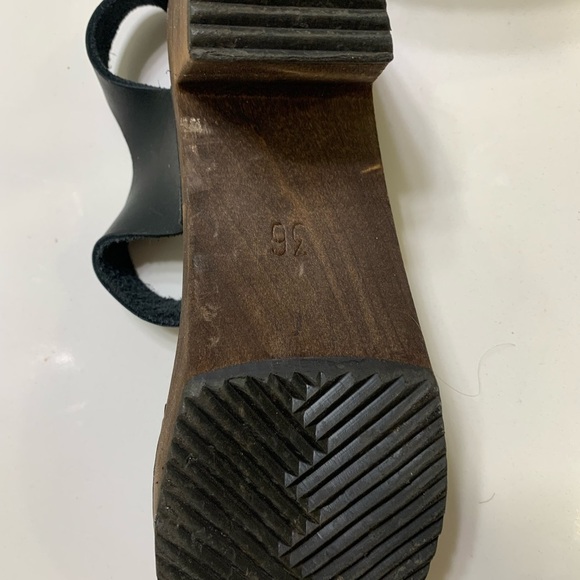 Lotta from Stockholm Highwood Clogs Open Toe Black Leather on Brown Base - Picture 3 of 4